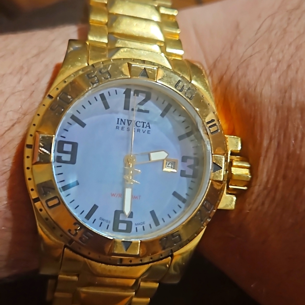 Mens Invicta reserve. Yellow gold/mother of pearl